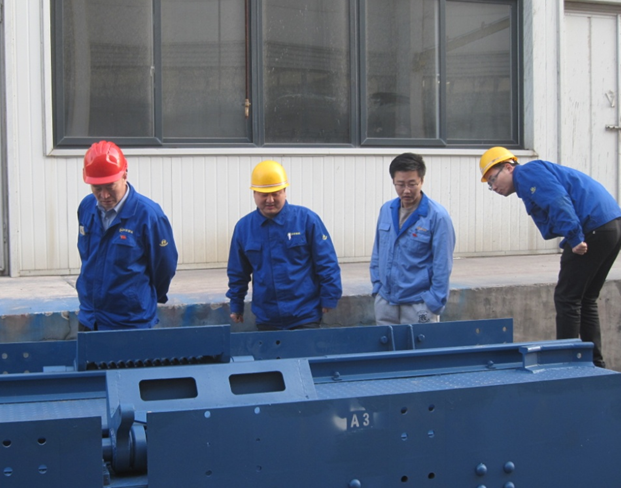 熱烈祝賀煤專公司“出口越南罐籠”、“沙爾夫軌道”兩大國際項目按期交付，“兩提一?！被顒訄A滿結(jié)束